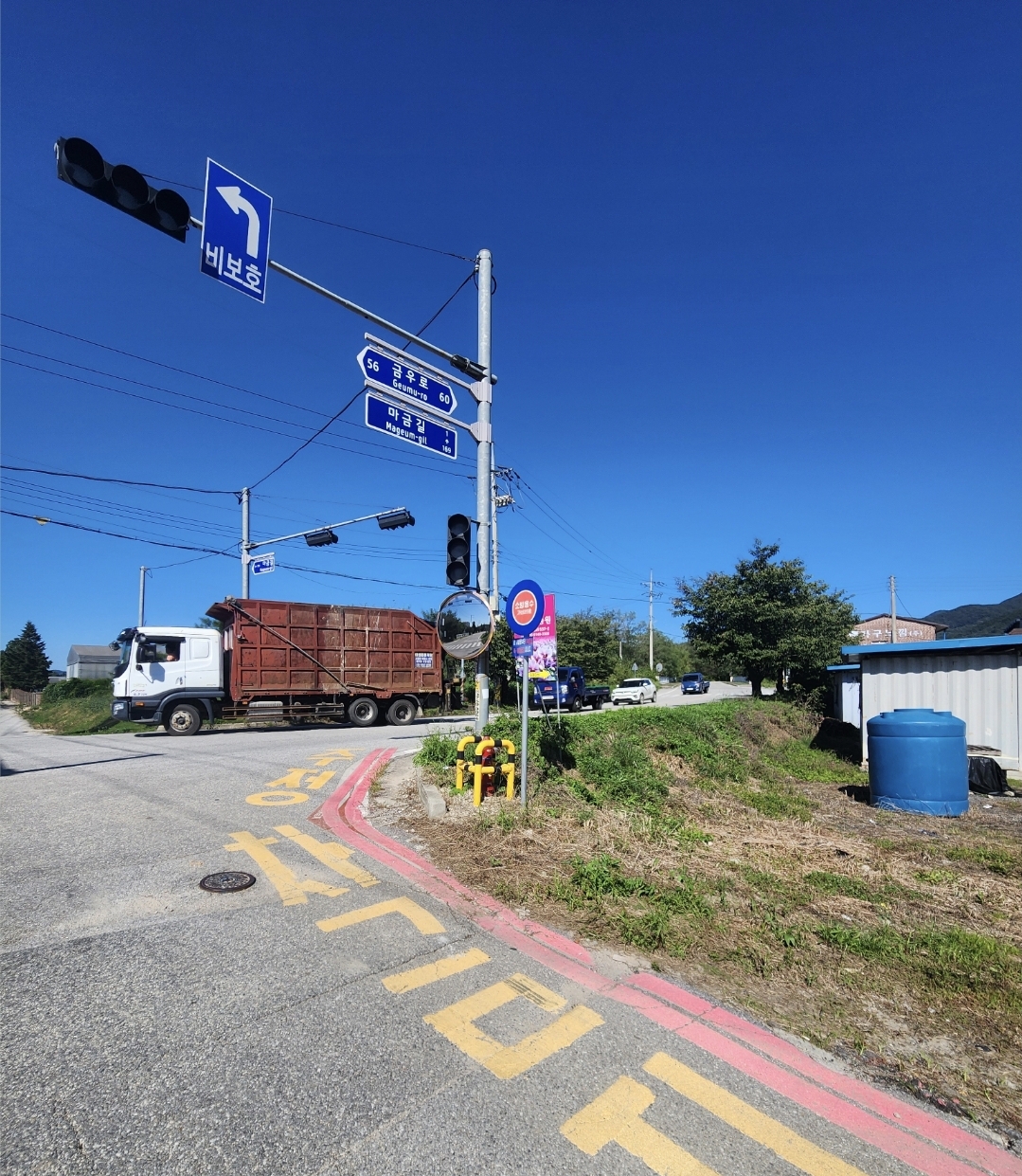 포천소방서는 불법 주, 정차로 인한 초기 화재진압의 어려움으로 해마다 많은 추가 재산피해가 발생한다며 원활한 소방용수 공급을 위해 소화전 반경 5m 이내 주·정차 금지를 당부한다고 밝혔다. (사진=포천소방서)