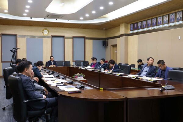 평택시의회는 9월30일 시의회 3층 간담회장에서 주요사업과 현안들을 논의하기 위한 정기 의원간담회를 개최했다. (사진=평택시의회)
