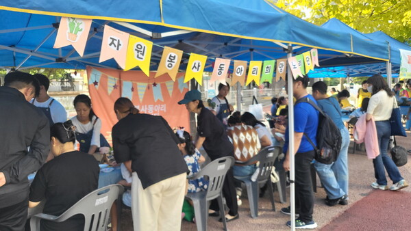 안성시와 안성시지속가능발전협의회가 주최·주관하는 나눔의 녹색장터가 지난 9월28일 공도권(공도 KCC 및 블루밍시티 아파트 사이 인도)에서 열렸다. (사진=안성시)