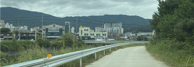 포천 경찰서는 안전사각지대인 하천 주변 도로 안전 확보를 위한 예산을 편성하여 공사중에 있다. (사진=포천경찰서)