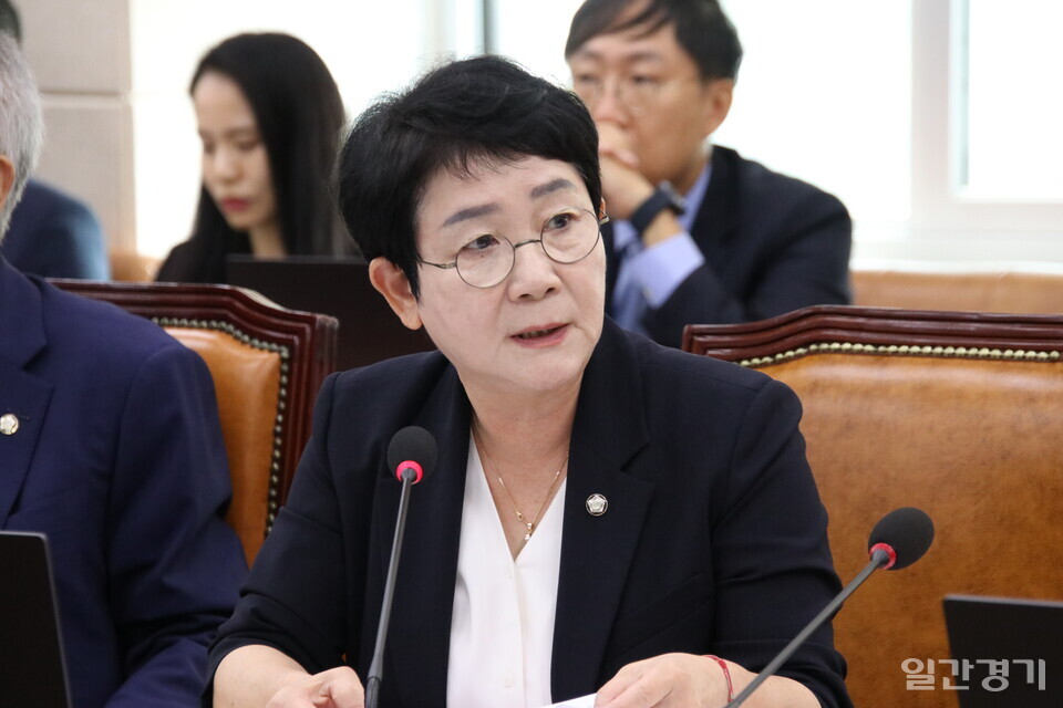 박정현 행안위 민주당 위원은 10월10일 국회에서 열린 중앙선거관리위원회 국정감사에서 김건희 여사 공천 개입 의혹을 밝히기 위해 명태균, 김영선 증인의 출석이 꼭 필요하다며 동행명령장 발부를 요청했다. (사진=조태근 기자)