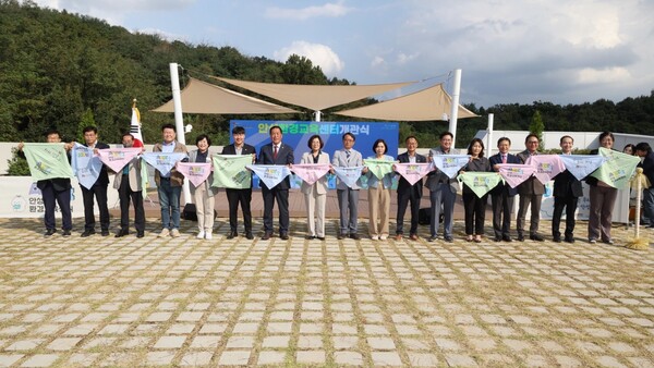 안성시가 지난 10월10일 새로운 환경교육의 중심이 될 친환경 교육시설인 안성환경교육센터 개관식을 열었다. (사진=안성시)