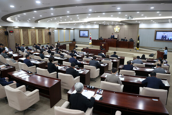 수원시의회가 10월15일 제387회 임시회 제1차 본회의를 열고 11일 간의 의정활동에 돌입했다. (사진=수원시의회)