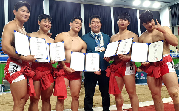 인하대학교 씨름부가 '제105회 전국체육대회'에서 금 2, 은 2, 동 1개를 획득 인천체육의 효자종목으로 부상했다.(사진=인하대학교)