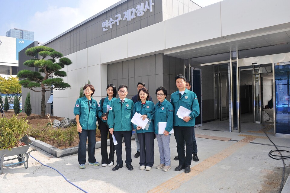 최근 인천 연수구의회 기획복지위원회(위원장 김영임)는 제268회 연수구의회 임시회 기간 중 선학동 공영주차장, 연수구 제2청사 등 2곳을 방문했다. (사진=연수구의회)