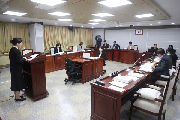 수원시의회 보건복지위원회(위원장 이희승)는 18일 조례안 등 10건의 안건을 심사했다. (사진=수원시의회)