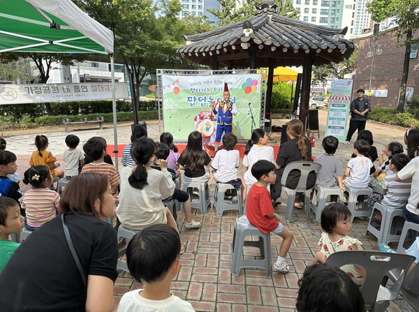 서구는 놀이공간이 부족한 아이들의 놀 권리 증진을 위해 ‘찾아가는 우리 동네 팝업 놀이터’를 6회에 걸쳐 진행했다.(사진=서구)