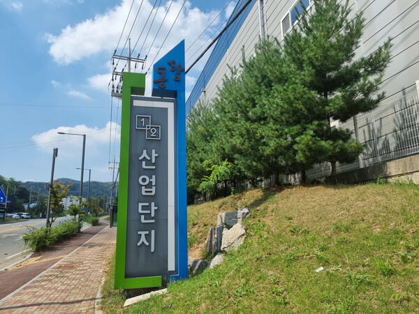 안성시는 산업단지 근로자들이 열악한 대중교통으로 출·퇴근에 어려움을 겪고 있는 문제를 해결하고자 통근용 전세버스 운행허용 산업단지 지정을 경기도에 신청하여 10월 24일 지정받았다고 밝혔다. (사진=안성시)