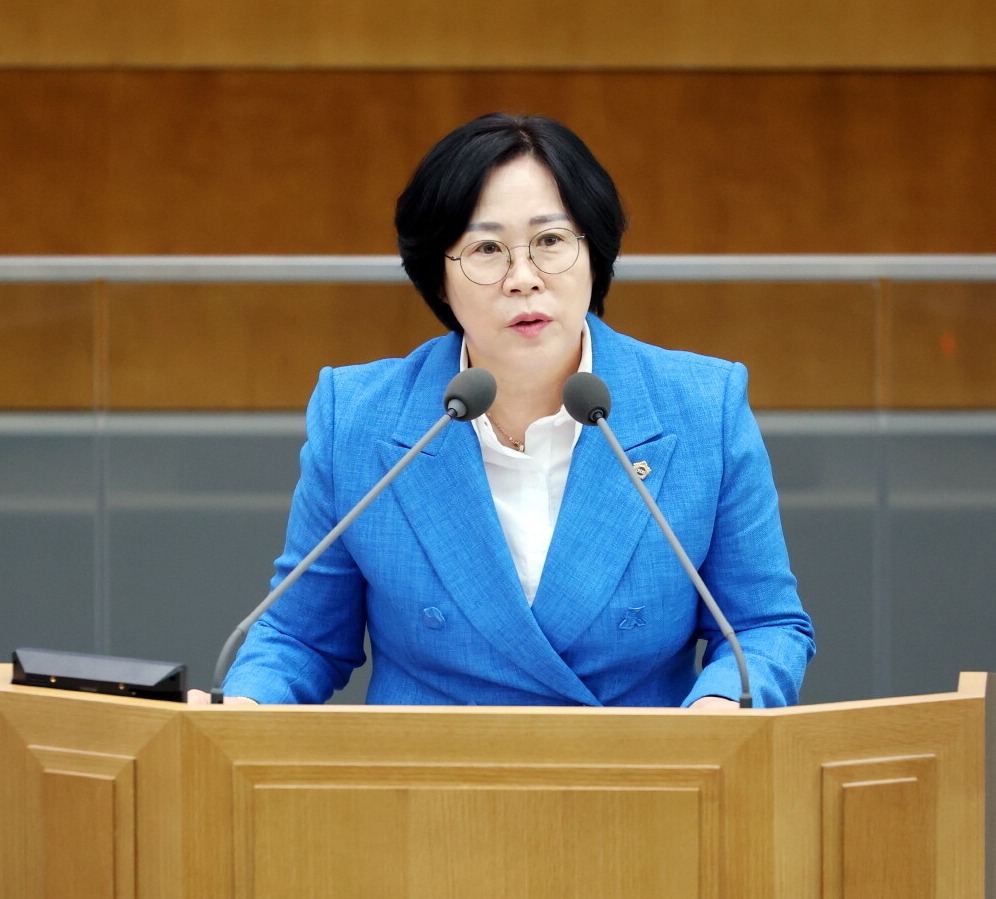 경기도의회 미래과학협력위원회 서현옥(민주당, 평택3)이 11월5일 열린 경기도의회 제379회 임시회 제1차 본회의에서 5분 자유발언을 하고 있다. (사진=경기도의회)