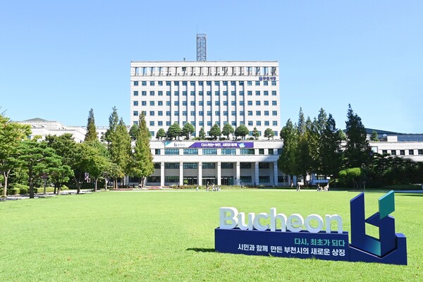 부천시는 소규모 공동주택 7개 단지 8개 동의 기능 유지와 안전성 확보를 위한 안전점검 지원사업을 완료했다고 밝혔다. (사진=부천시)