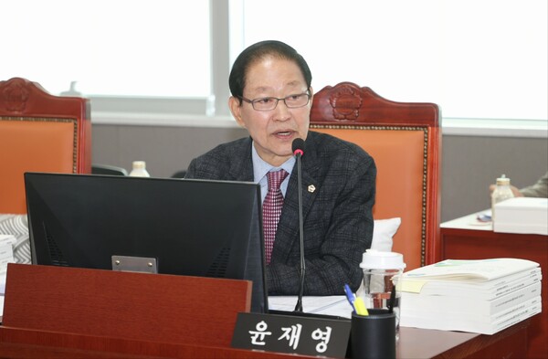 [일간경기=김인창 기자] 경기도의회 문화체육관광위원회 소속 윤재영(용인10) 의원은 제379회 정례회 제2차 상임위원회 2024년도 행정사무감사에서 체육진흥기금의 관리 부실 문제를 강하게 비판했다. (사진=경기도의회)