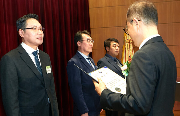 인천관광공사가 ‘2024 대한민국 녹색경영대상 시상식’에서 지속가능발전 부문 산업통상자원부 장관상을 수상했다.(사진=인천관광공사)