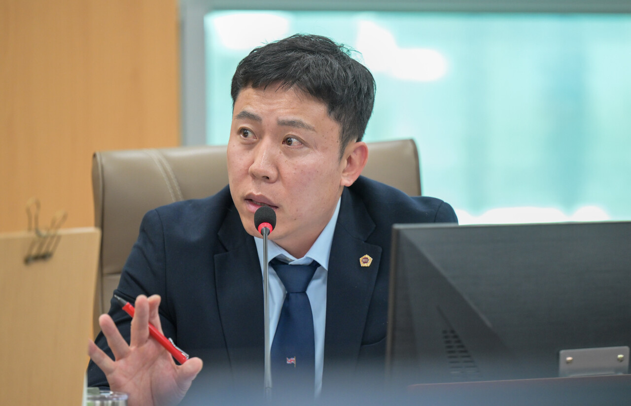경기도의회 교육행정위원회 오세풍(국민의힘, 김포2) 의원은 11월18일에 실시한 2024년 행정사무감사에서 학교폭력 문제를 중점적으로 다루며, 학폭문제에 대한 예방과 대처를 아우르는 체계적인 대응 방안 마련을 강력히 주문했다. (사진=경기도의회)