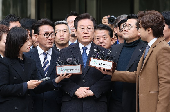 이재명 더불어민주당 당대표는 11월 25일 서울 서초구 중앙지방법원 제33형사부(부장판사 김동현)에서 열린 위증교사 혐의 1심 재판에서 무죄 선고를 받았다. (사진=연합뉴스)