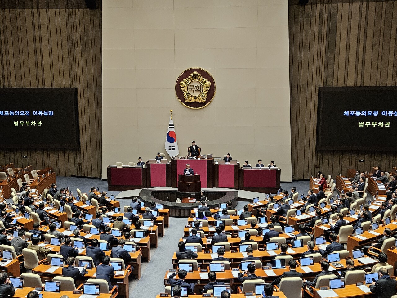 신영대 더불어민주당 국회의원의 체포동의안이 국회 본회의에서 부결됐다. 22대 국회 들어 첫 체포동의안 부결이지만 ‘방탄 국회’라는 비판을 모면하기 어렵게 됐다. (사진=홍정윤 기자)