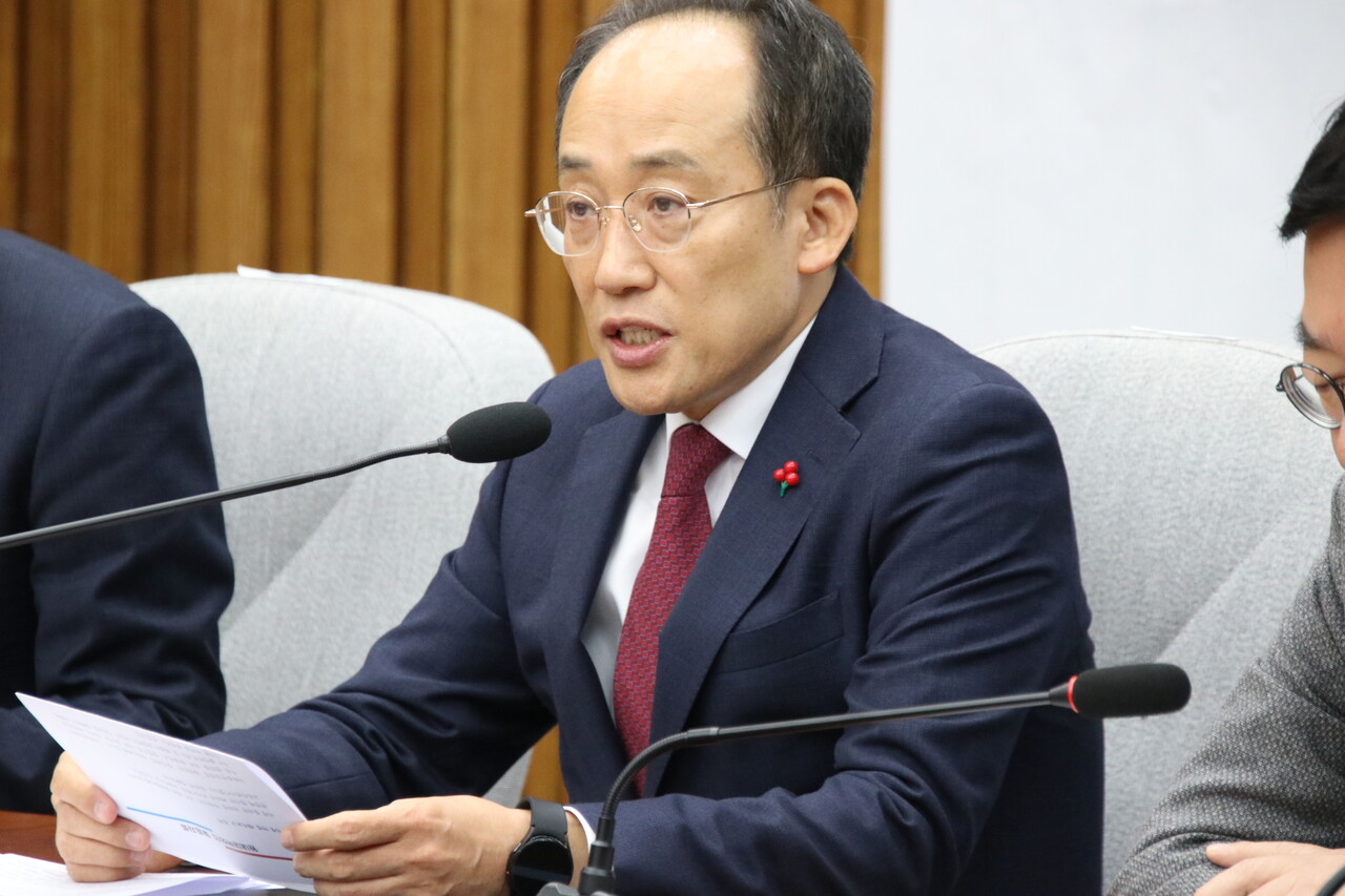 추경호 원내대표는 11월29일 국회에서 열린 국민의힘 원내대책회의에서 민주당의 감사원장 탄핵 추진에 대해 탄핵 제도를 정략적 도구로 이용하고 있다며 ‘광란의 탄핵 폭주’라고 비판했다.(사진=조태근기자)