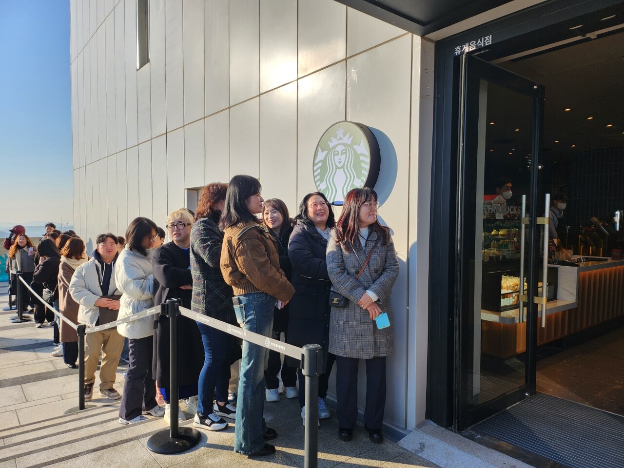 김포 애기봉 스타벅스 오픈..북한풍경 담으며 평화와 희망 한모금 < 서부권 < 경인 메트로 < 기사본문 - 일간경기