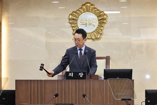 평택시의회는 12월18일 시의회 2층 본회의장에서 제2차 정례회 제2차 본회의를 끝으로 11월29일부터 20일간 진행된 제253회 제2차 정례회를 폐회하고 올해의 의사일정을 모두 마무리했다. (사진=평택시의회)