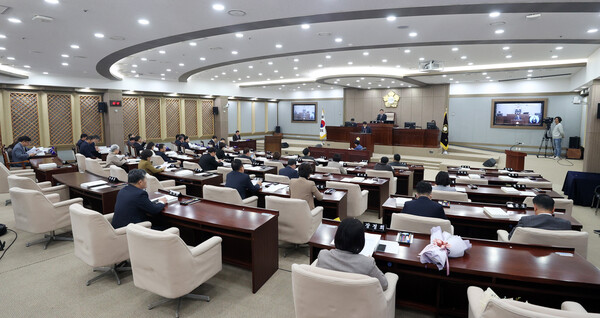 수원시의회가 12월18일 제388회 제2차 정례회 제2차 본회의를 열어 31일간의 일정을 마무리했다. (사진=수원시의회)