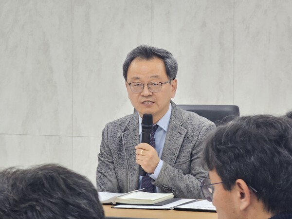 경기교통공사는 17일 공사 교육장에서 ‘경기교통공사 철도사업 참여 타당성 검토 용역’ 중간보고회를 열고 연구용역 진행 상황과 향후 추진계획을 논의했다.(사진=경기교통공사)