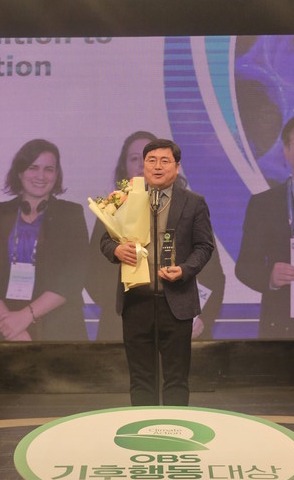 고양시는 지난 12월18일 부천시 오정구 OBS 경인TV 스튜디오에서 열린 ‘제1회 OBS 기후행동대상’ 시상식에서 공공부문 기후행동상을 수상했다고 밝혔다. (사진=고양시)