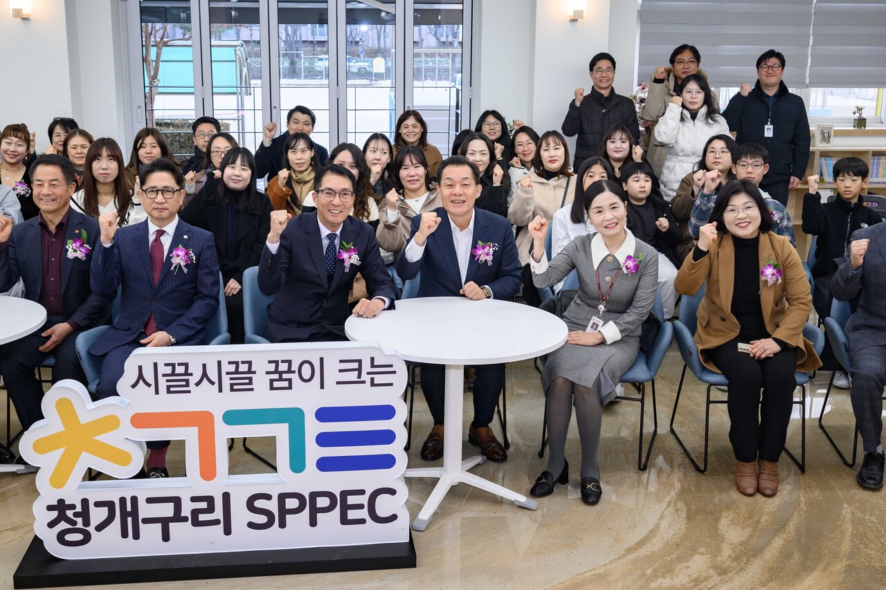 수원시가 12월19일 효동초등학교에 청소년과 학부모를 위한 자유공간 ‘청개구리 연못’을 개관했다. (사진=수원시)