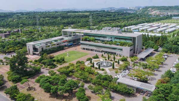 수도권매립지관리공사는 12월23일 폐기물 복토에 사용되는 토사 확보를 위해 민간 건설현장에서 발생하는 토사를 한시적으로 사용한다고 밝혔다. (사진=수도권매립지관리공사)