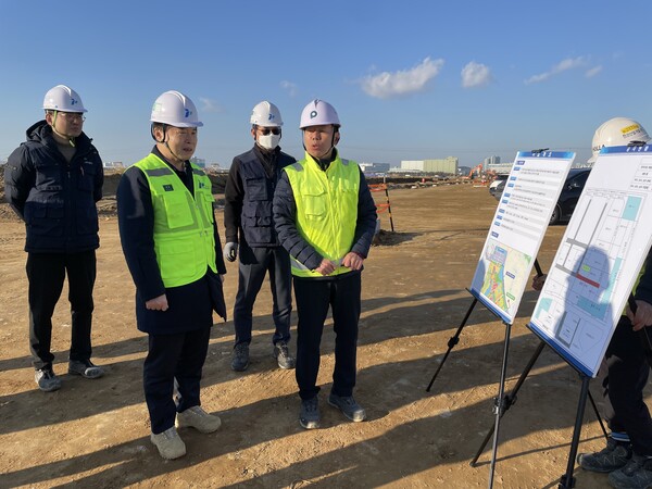 IPA 이경규 사장이 건설현장 안전 점검을 하고 있다.(사진=IPA)