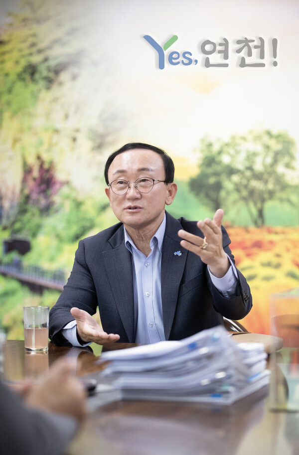 김덕현 연천군수는 송년사를 통해 “2024년(갑진년) 민선8기 군정에 따뜻한 격려와 성원을 보내주신 군민 여러분과 공직자 여러분께 감사드린다”라고 말했다. (사진=연천군)