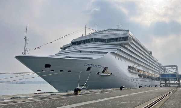 코스타세레나호가 인천항 크루즈터미널에 정박해 있다.(사진=IPA)