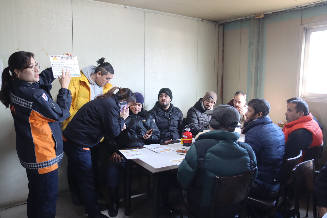 포천소방서는 언어 구사의 어려움으로 인한 신고 지연 등을 방지하기 위한 '다매체 신고서비스' 서비스를 실시, 효율적인 화재 및 긴급상황 대처에 나섰다. (사진=포천소방서)