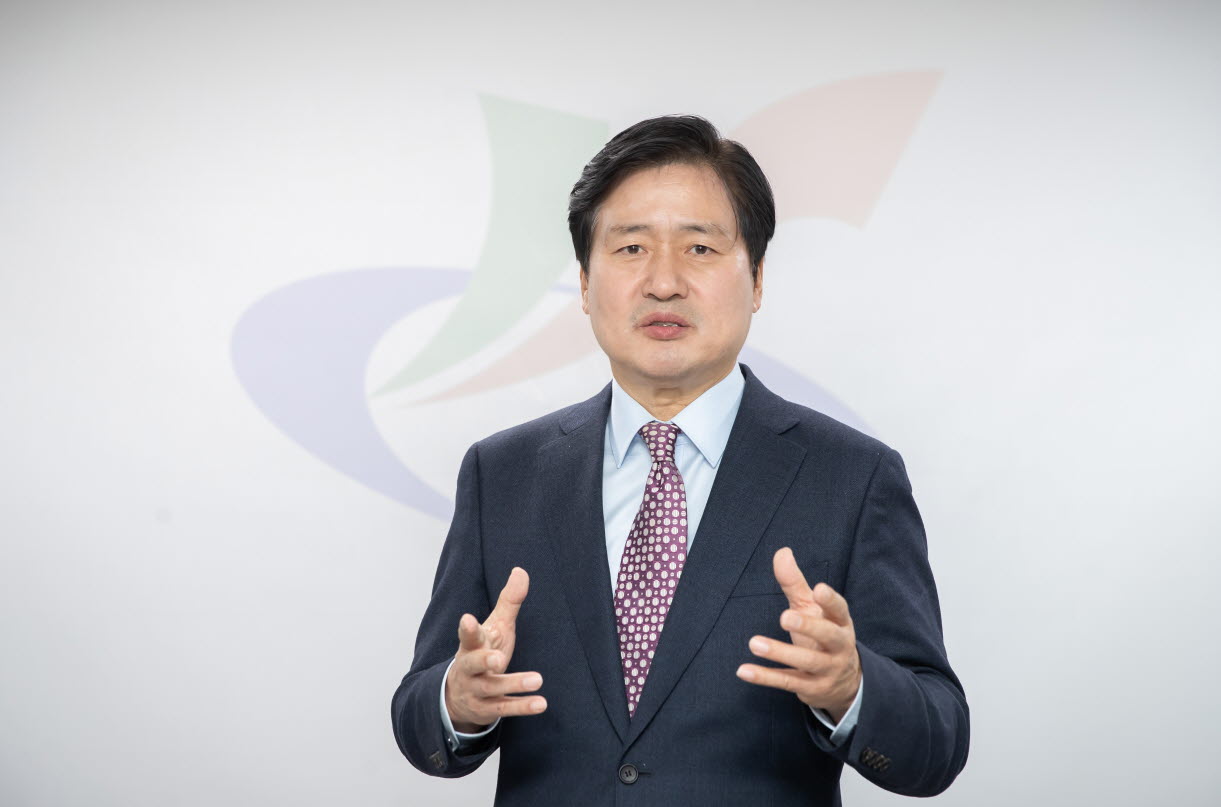 강범석 구청장은 올해는 1400여 서구 공직자와 함께 ‘균형과 화합’위에, 구민에게 약속드린 공약사항이 완성될 수 있도록, 구정 운영 성과를 최대로 끌어올리는데 총력을 기울이겠다고 말한다. (사진=서구)