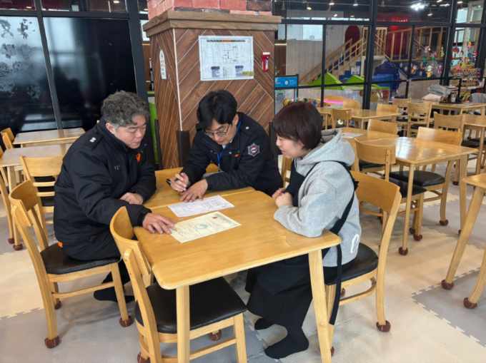  포천소방서는 장기간 연휴로 인한 다중이용시설의 이용객 방문 등으로 화재 및 사고 발생에 대비, 해당 시설을 방문, 안전점검 및 시정 사항을집중 확인하고 있다. (사진=포천소방서)