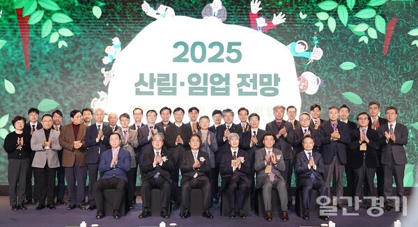 방세환 광주시장이 15일 서울 여의도 전경련회관에서 열린 ‘2025 산림·임업 전망대회’에 참석해 올해 개최 예정인 '대한민국 산림박람회’ 유치 의사를 표명했다. 이날 지방자치단체장으로는 유일하게 방 시장이 참석했다. (사진=광주시)