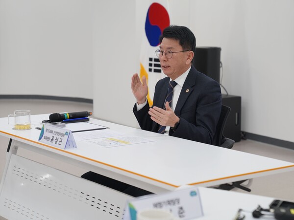 윤성근 부위원장은 지난 21일 경기도국민안전체험관에서 열린 ‘청소년 안전교육 활성화를 위한 간담회’를 열고 청소년 안전교육 강화에 대한 논의를 했다.(사진=경기도의회)