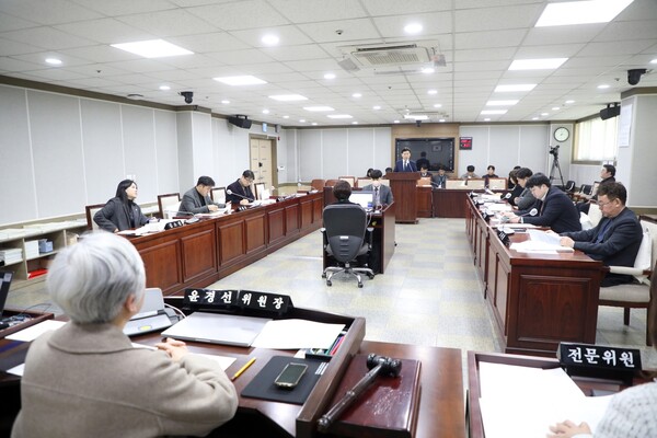 수원시의회는 지난 1월22일 이병진 수원도시재단 이사장 임용 후보자에 대한 인사청문회를 열어 역량과 비전 등을 점검했다. (사진=수원시의회)