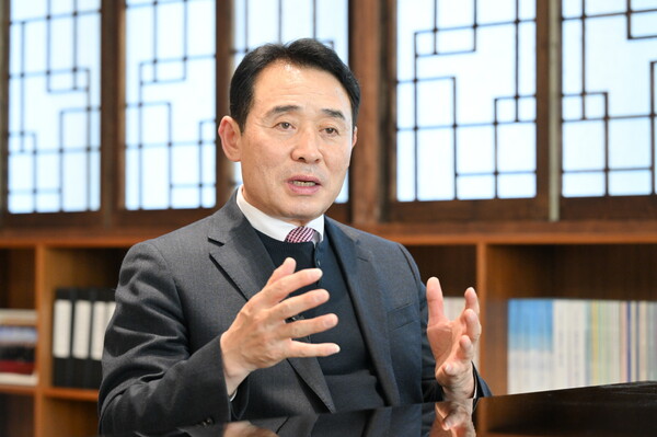 백영현 포천시장은 2025년 새해 지역경제 활성화와 교육과 돌봄 강화 등을 통해 경기북부 중심도시로 도약하겠다고 밝혔다. (사진=포천시)