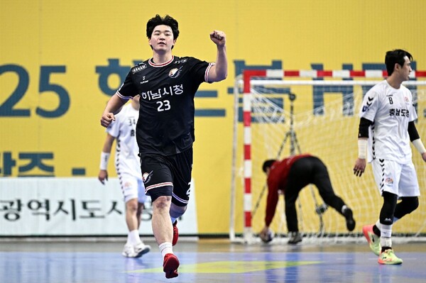 1월31일 하남시청 박광순이 득점에 성공하고 주먹을 불끈 쥐고 있다. (사진=한국핸드볼연맹)