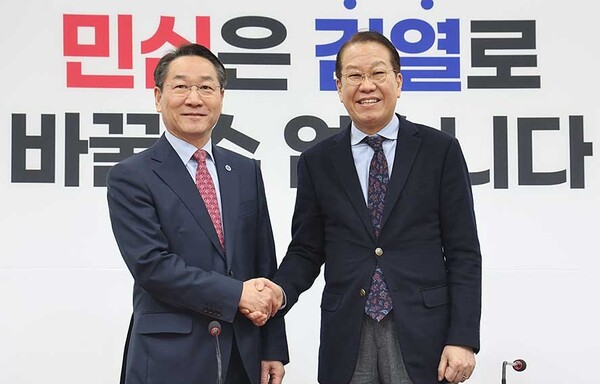  유정복 시장은 2월5일 오후 3시 국회에서 권영세 국힘 비대위원장을 만나 국정 안정 방안과 개헌 등 정치 현안에 대해 폭넒은 의견을 나눴다. (사진=국민의힘)