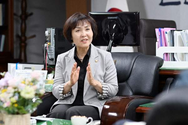 김미경 연천군의회 의장이 본지와의 서면인터뷰에서 "연천군민의 기대와 눈높이에 부응할 수 있도록 노력하겠다"고 밝혔다. (사진=연천군의회)