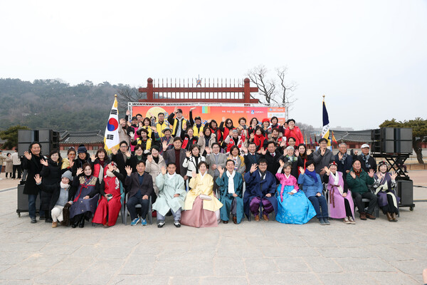 수원시의회가 지난 2월15일 수원화성 행궁광장에서 열린 제36회 대보름 민속놀이 한마당 행사에 참석했다. (사진=수원시의회)