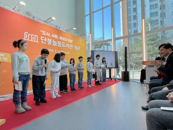 2월20일 개관한 구립 '단봉늘봄도서관'은 기존 도서관의 틀을 깨고 개방형 복합문화공간으로 조성돼 주목받고 있다. (사진=서구)