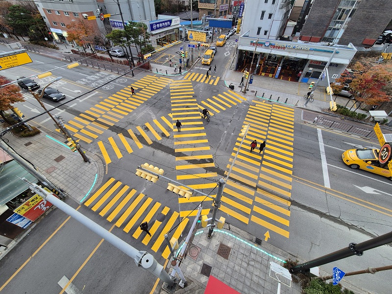 3월4일 경기북부경찰청과 경기북부 자치경찰 위원회가 개학철에 따른 어린이 교통안전 종합대책을 추진한다고 밝혔다. 대책의 일환으로 확대 설치될 예정인 노란색 횡단보도. (사진=경기북부경찰청)