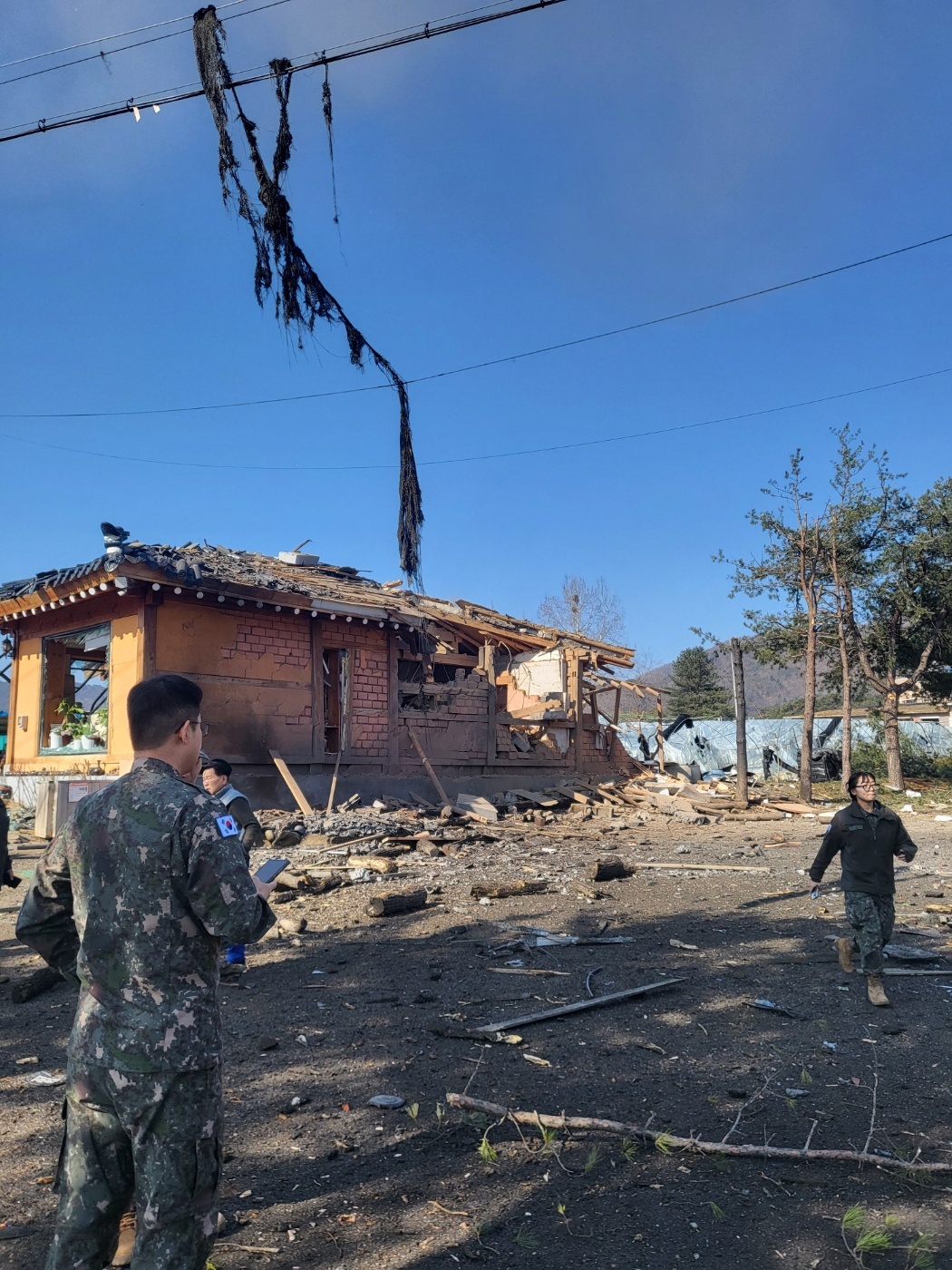 백영현 포천시장이 3월6일 한미연합훈련 중 발생한 포탄 오발 사고와 관련해 강력한 항의 성명을 발표했다. 사진은 사고순간 솟아오른 연기. (사진=독자제공)