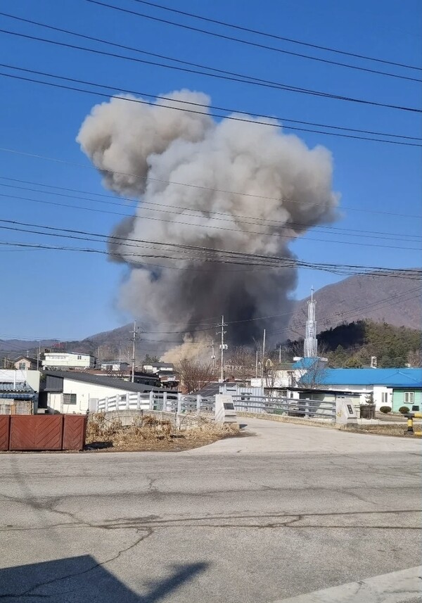 3월6일 포천시 이동면 민가에 공군 KF-16전투기의 MK-92 폭탄이 잘못 투하되는 사고가 발생해 15명이 다쳤다. (사진=독자제공)