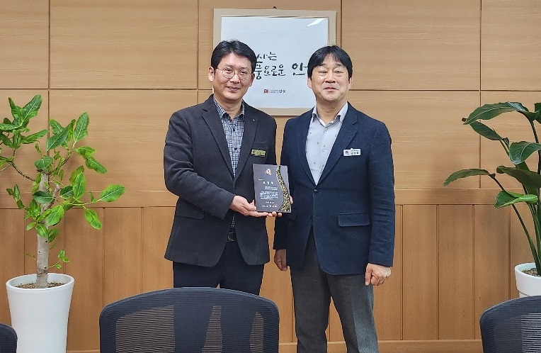 안성시는 안성맞춤휴게소에 3월7일 로컬푸드 활성화 유공기관 표창을 수여했다. (사진=안성시)