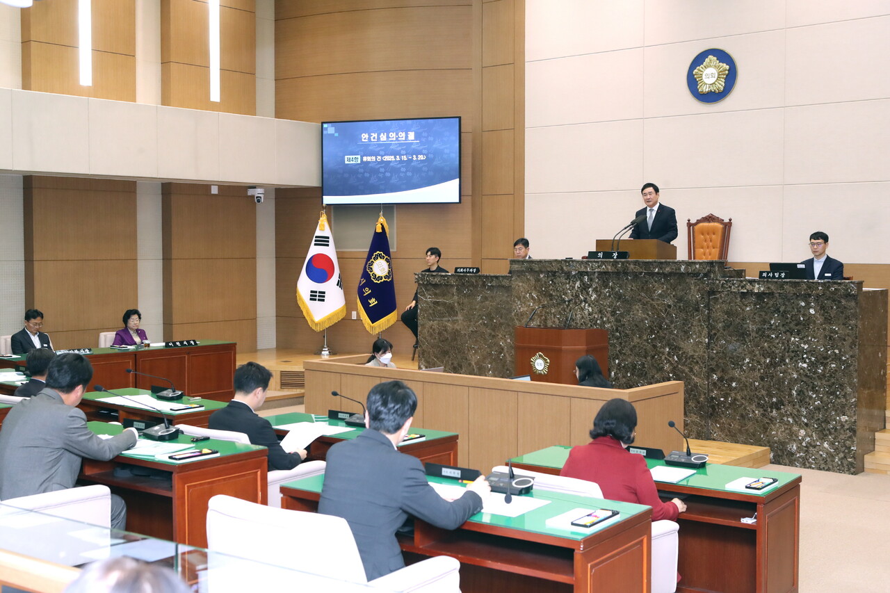 이천시의회가 3월14일 본회의장에서 제252회 임시회 개회식을 갖고 8일간의 의사일정에 들어갔다. (사진=이천시의회)