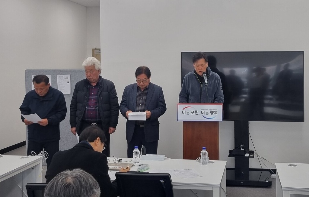 포천시 사격장 범대위 임원들이 오폭 사고 재발 방지 및 철저한 안전대책 마련을 촉구했다. (사진=김순철 기자)