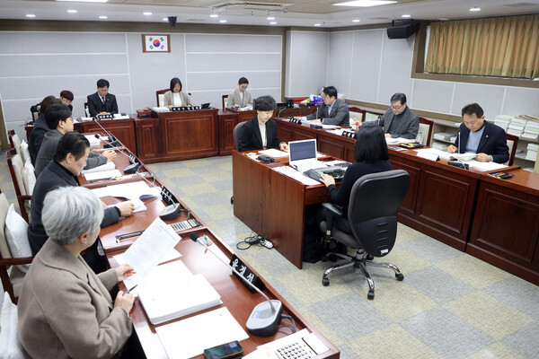 3월17일 열린 수원시의회 기획경제위원회는 ‘수원시 고향사랑 기부금 모금 및 운용에 관한 조례 일부개정조례안’을 원안대로 가결했다. (사진=수원시의회)