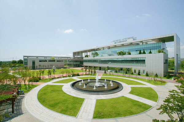 수도권매립지관리공사는 3월20일 (재)기후변화센터, 아시아나항공과 함께 진행한 '푸른 하늘을 위한 기후행동 챌린지'를 완료했다고 발표했다. (사진=SL공사)